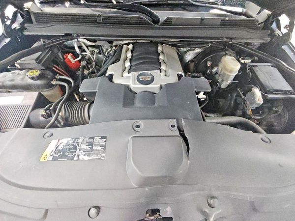 2018 CADILLAC ESCALADE ESV Luxury — Engine bay