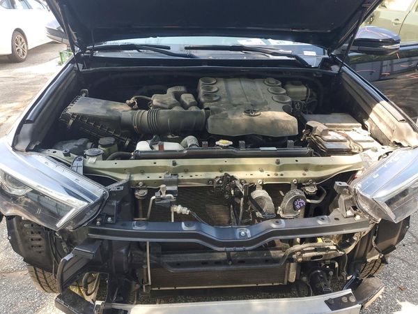 2016 TOYOTA 4RUNNER — Engine bay