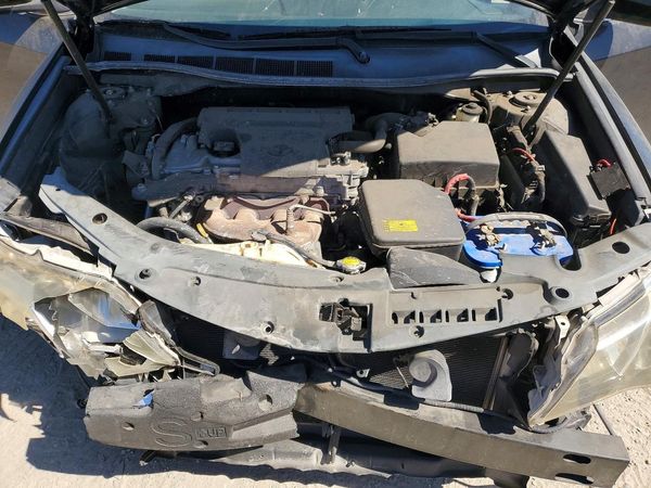 2012 TOYOTA CAMRY — Engine bay