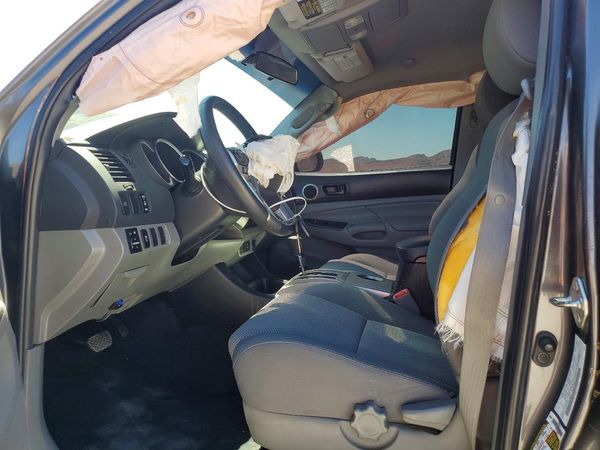 2015 TOYOTA TACOMA Delux Grade