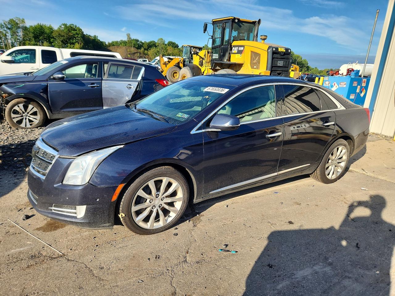 2016 CADILLAC XTS Luxury — Front 3/4