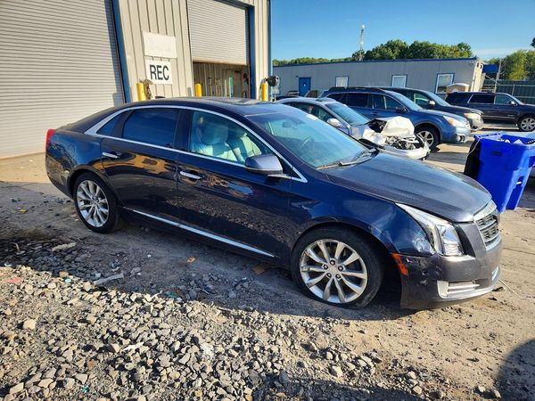 2016 CADILLAC XTS Luxury — Passenger 3/4