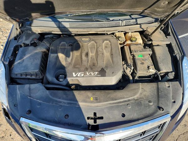 2016 CADILLAC XTS Luxury — Engine bay