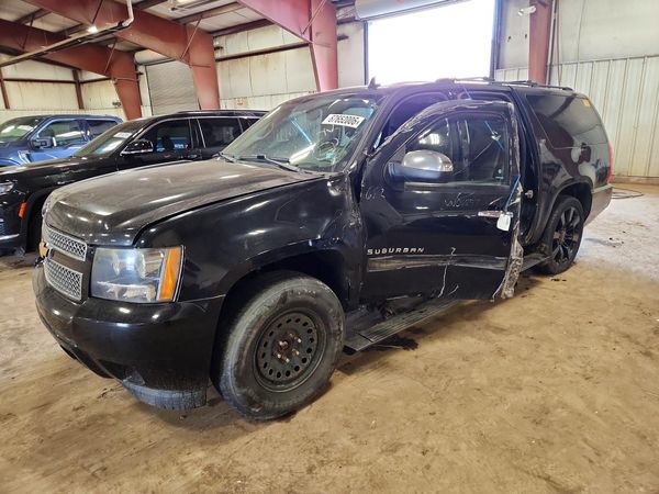 2013 CHEVROLET SUBURBAN — DSFA — Front 3/4