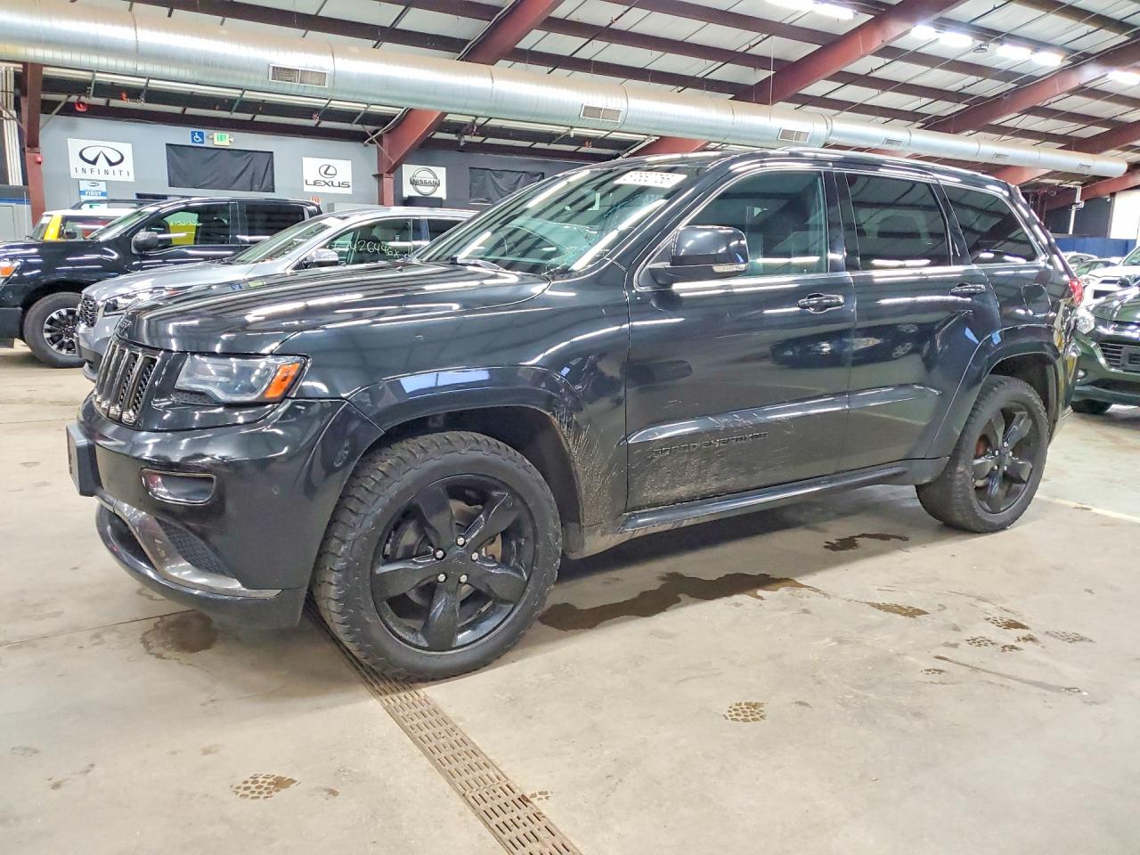 2016 JEEP GRAND CHEROKEE Overland — Front 3/4