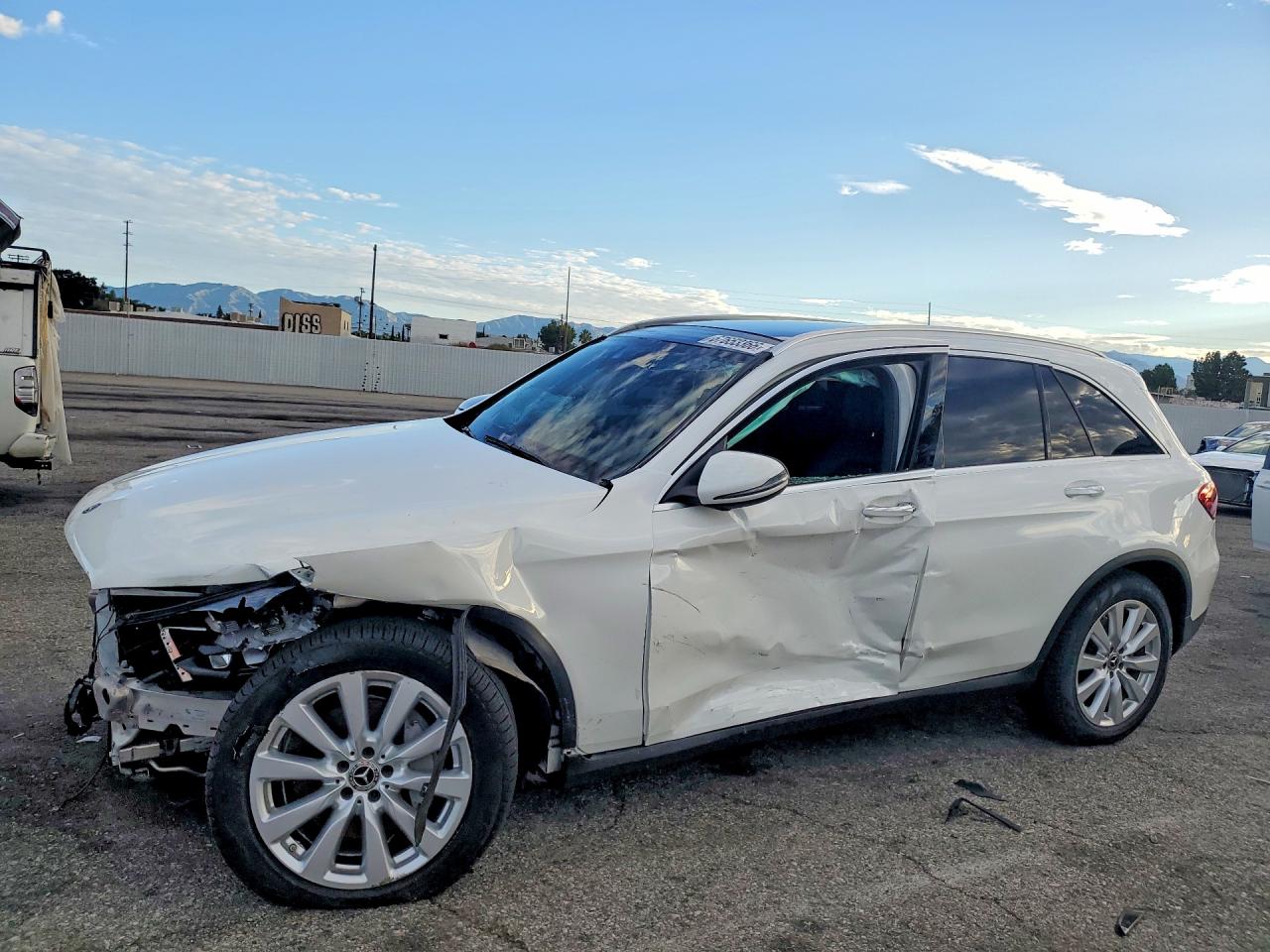 2020 MERCEDES-BENZ GLC-CLASS GLC300 — Front 3/4