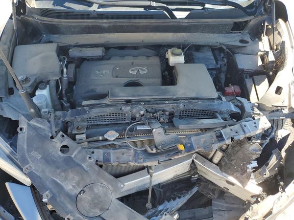 2018 INFINITI QX60 — Engine bay