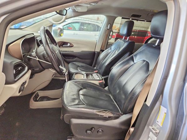 2018 CHRYSLER PACIFICA Touring L — DENT