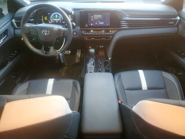 2025 TOYOTA CAMRY