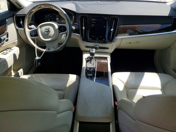 2018 VOLVO S90