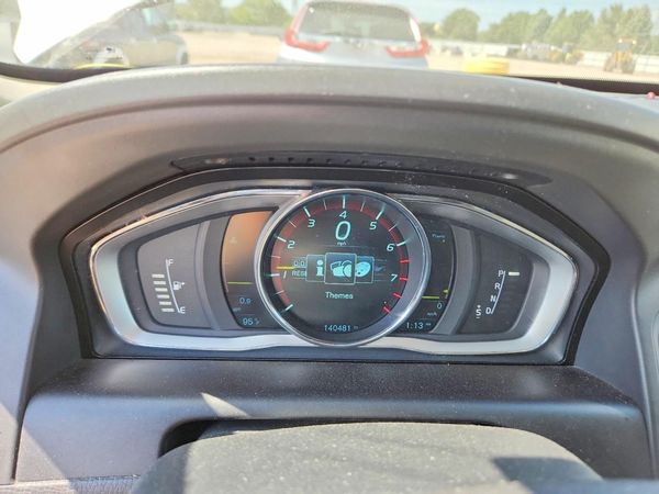 2015 VOLVO XC60 Premier (non R design)