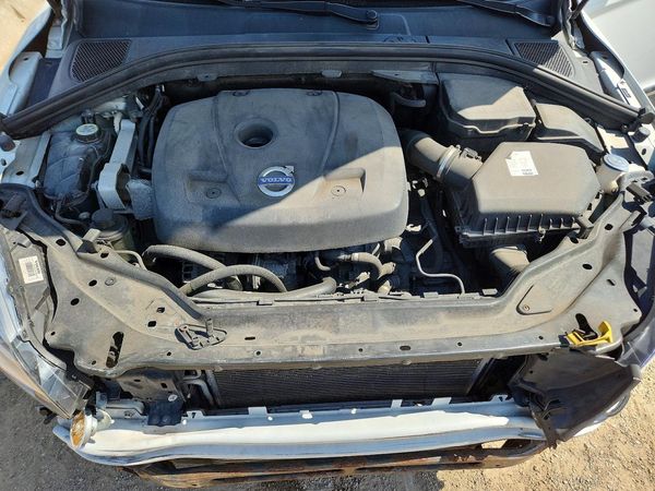 2015 VOLVO XC60 Premier (non R design)