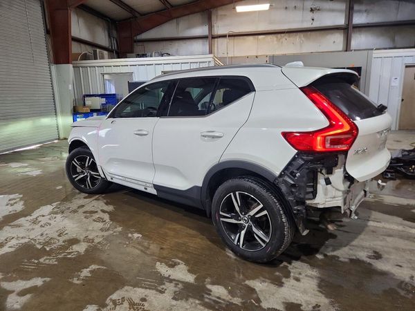 2025 VOLVO XC40