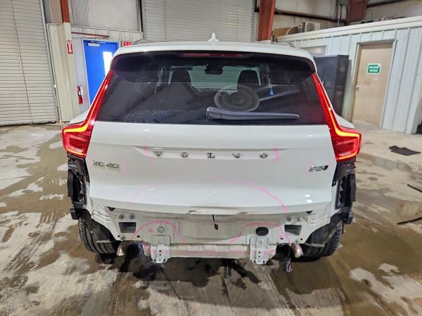 2025 VOLVO XC40