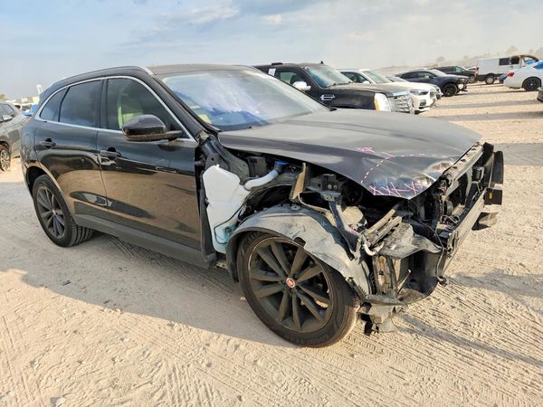 2019 JAGUAR F-PACE — Passenger 3/4