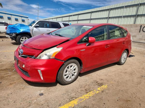 2013 TOYOTA PRIUS V TH — DSFA — Front 3/4
