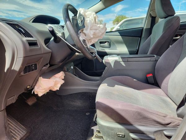 2013 TOYOTA PRIUS V TH — DENT