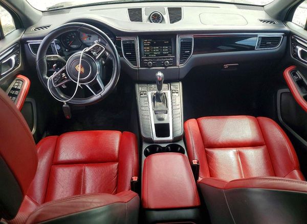 2015 PORSCHE MACAN