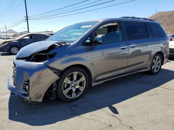 2018 TOYOTA SIENNA SE/SE Premium