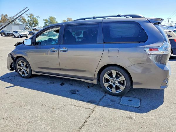 2018 TOYOTA SIENNA SE/SE Premium