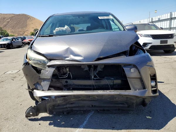 2018 TOYOTA SIENNA SE/SE Premium