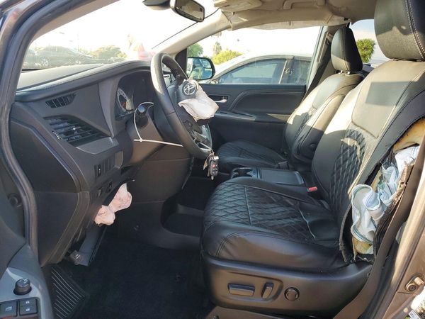 2018 TOYOTA SIENNA SE/SE Premium