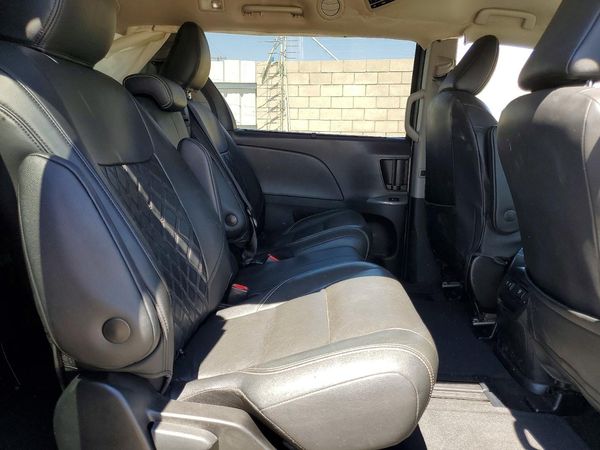 2018 TOYOTA SIENNA SE/SE Premium