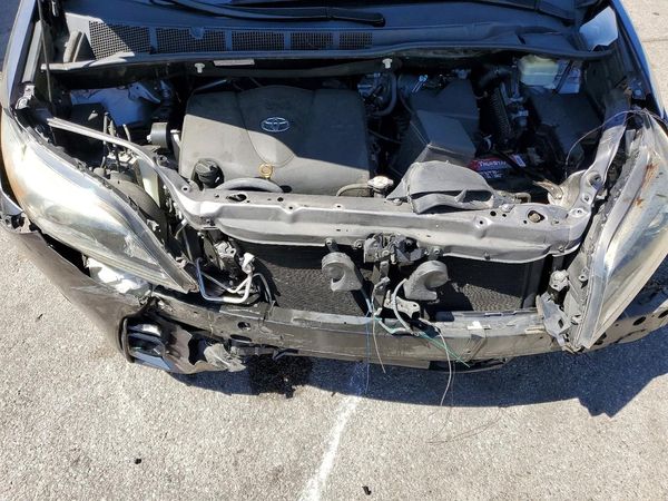 2018 TOYOTA SIENNA SE/SE Premium
