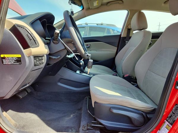 2014 KIA RIO 1.6 AT LX STD/Power — DENT
