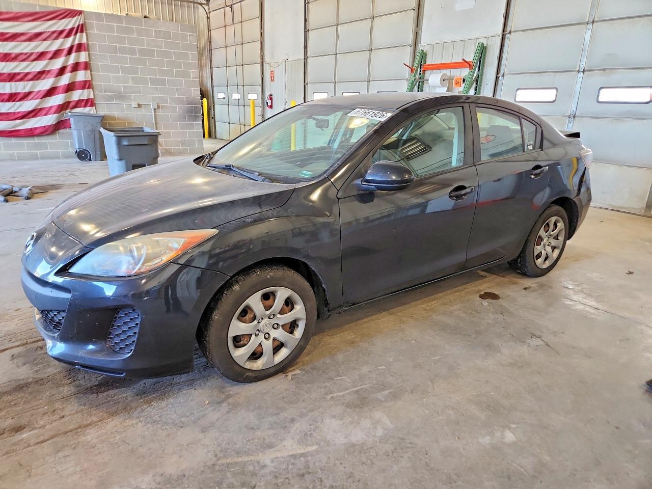 2013 MAZDA 3 SV/Base