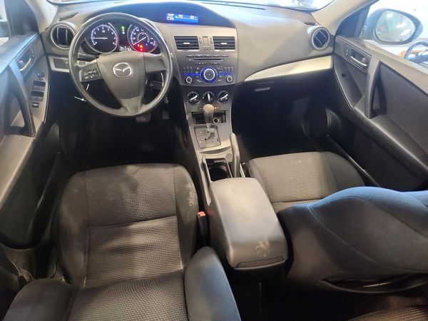 2013 MAZDA 3 SV/Base