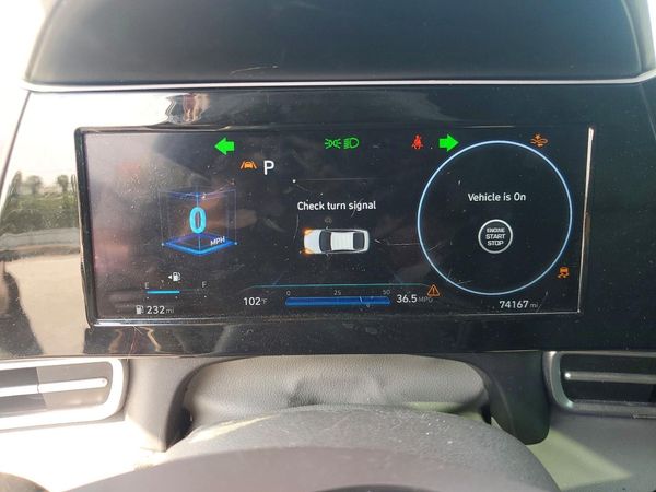 2022 HYUNDAI ELANTRA SEL w/ Convenience Pkg