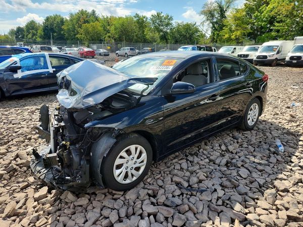 2017 HYUNDAI ELANTRA SE Base — Front 3/4