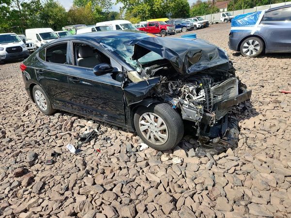 2017 HYUNDAI ELANTRA SE Base — Passenger 3/4