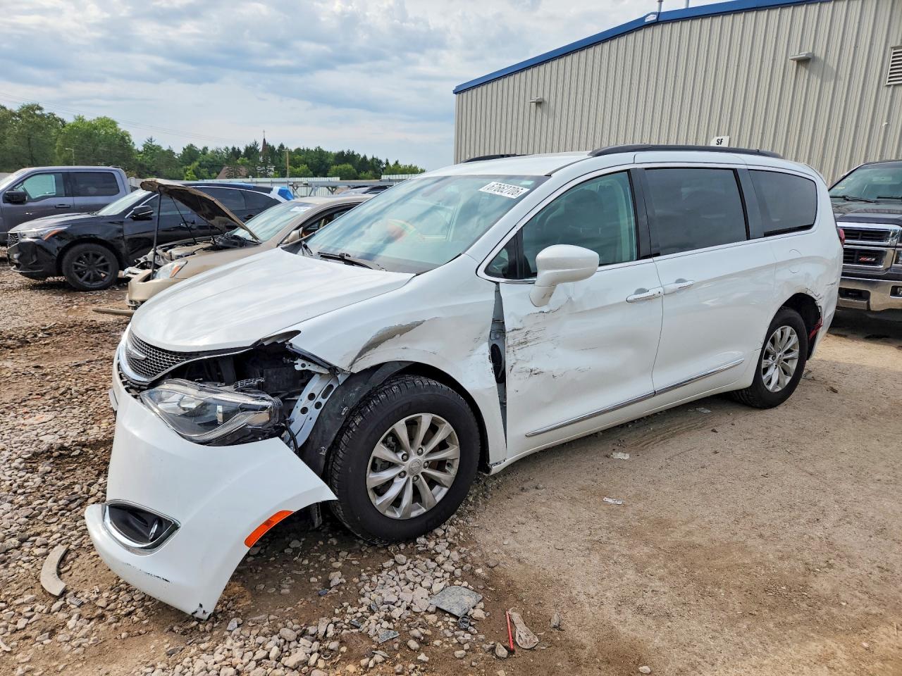 2017 CHRYSLER PACIFICA