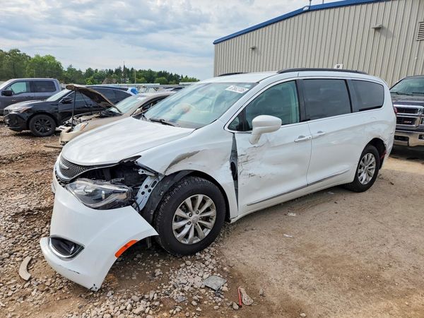 2017 CHRYSLER PACIFICA