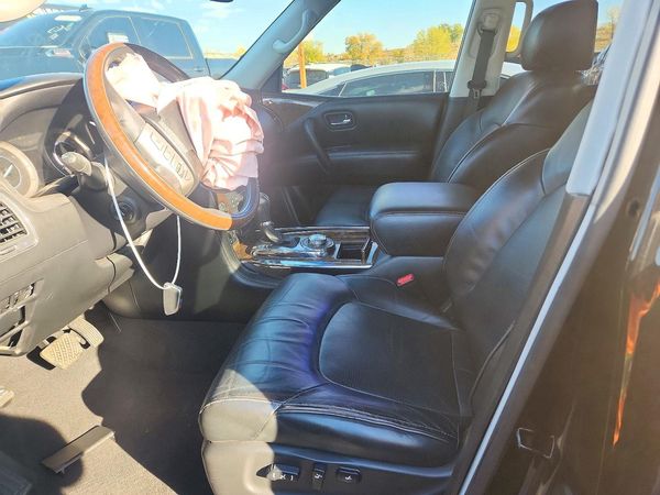 2015 INFINITI QX80 — DENT