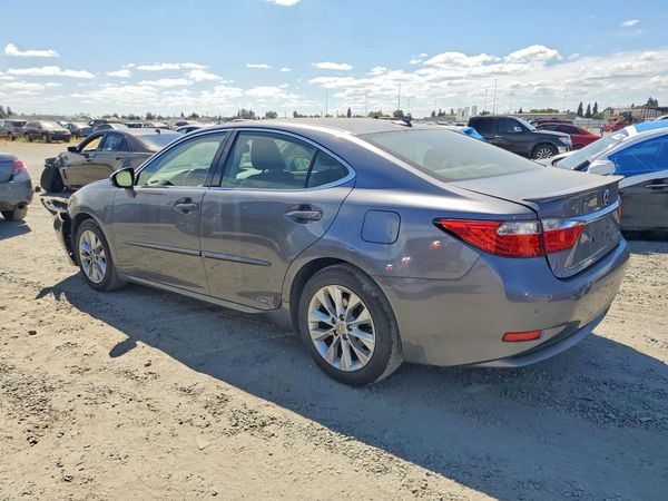 2013 LEXUS ES 300h