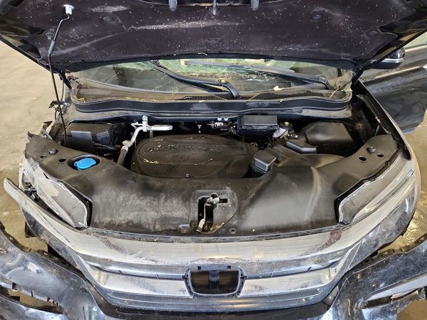 2022 HONDA PILOT EXL — Engine bay
