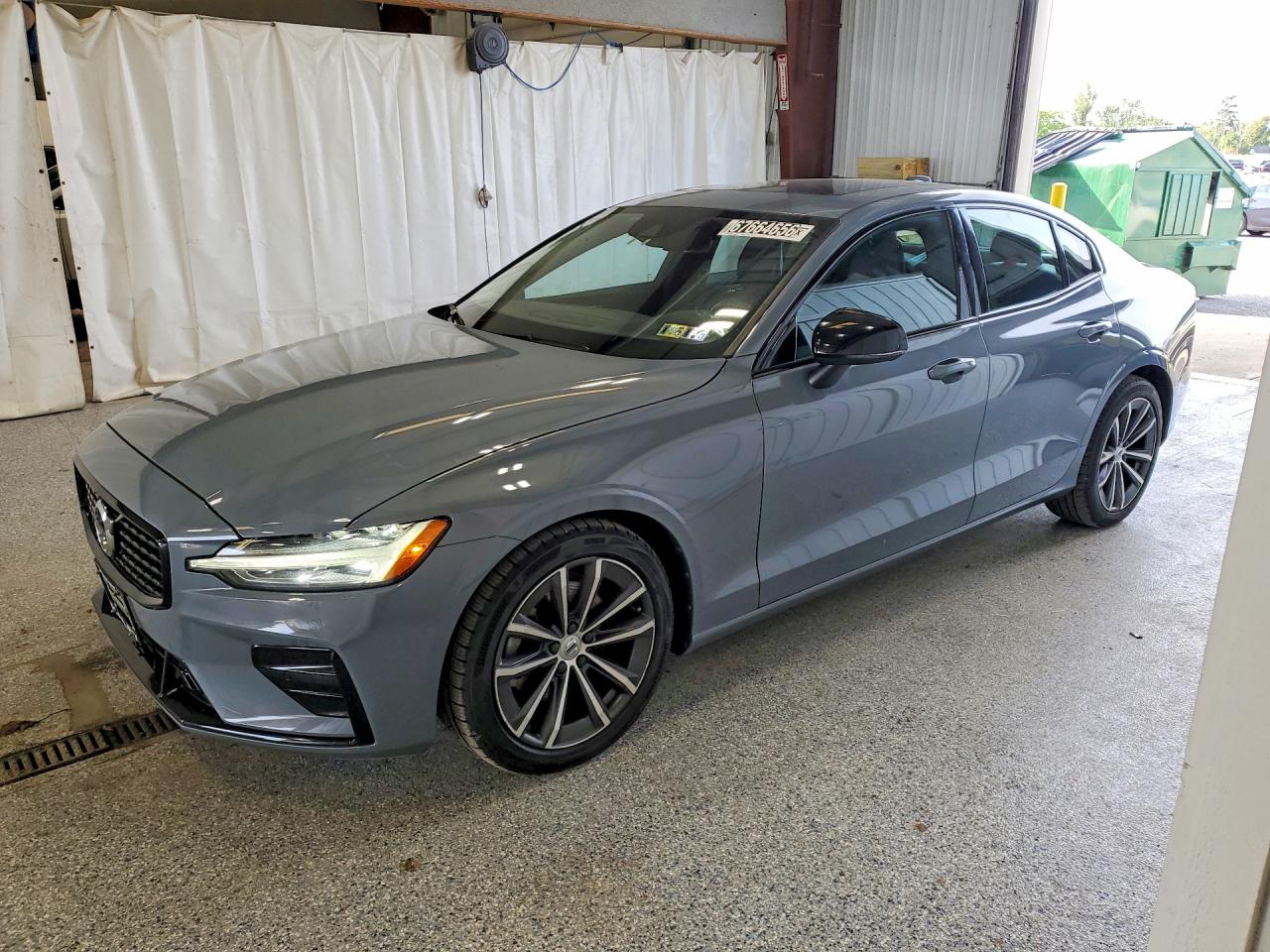 2022 VOLVO S60 — Front 3/4