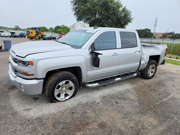 2018 CHEVROLET SILVERADO LT — Front 3/4