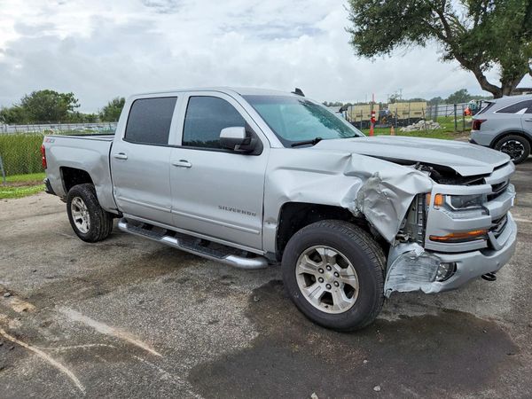 2018 CHEVROLET SILVERADO LT — Passenger 3/4