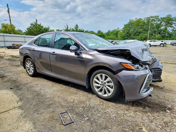 2024 TOYOTA CAMRY LE — Passenger 3/4
