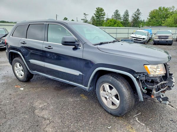 2012 JEEP CHEROKEE Laredo — Passenger 3/4