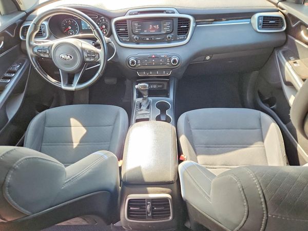 2016 KIA SORENTO L / LX