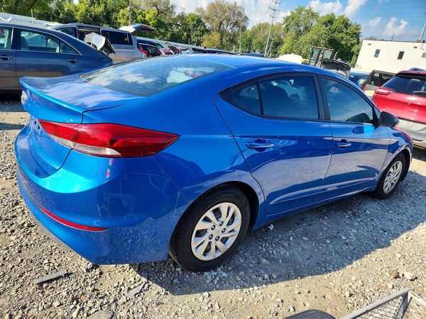 2018 HYUNDAI ELANTRA SE