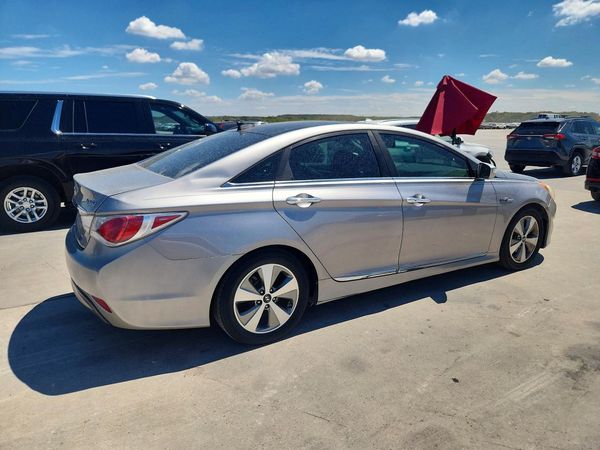 2012 HYUNDAI SONATA Middle level