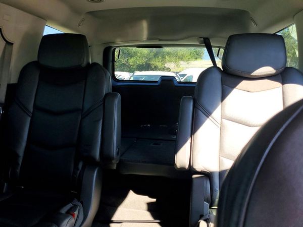 2016 CADILLAC ESCALADE Luxury — SUVN