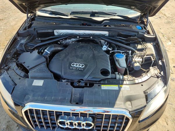2015 AUDI Q5 — Engine bay