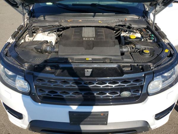 2014 LAND ROVER RANGEROVER Auto-biography — Engine bay
